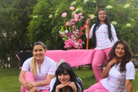 Estudiante y grupo CENESTETICA 4