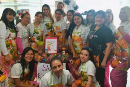 Estudiante y grupo CENESTETICA 7