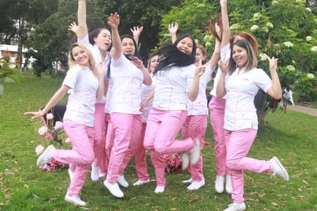 Estudiante y grupo CENESTETICA 11