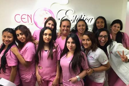 Estudiante y grupo CENESTETICA 14