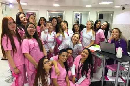 Estudiante y grupo CENESTETICA 15